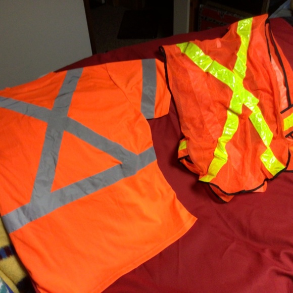 SAFETY VEST and tshirt - Picture 2 of 4